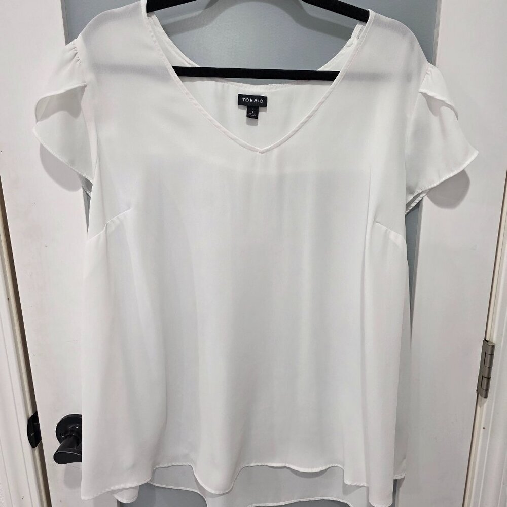 Torrid White‎ Flutter Sleeve Blouse – Size 2 Plus – V-Neck Flowy Top